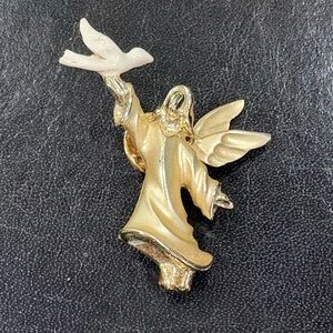 GIUSTI‎ Angel & Dove Brooch Vintage Gold Tone Enamel Religious Pin